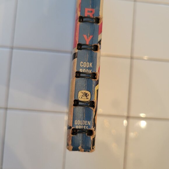 Betty Crocker Pie Pastry Cook Book 1st Edition 1968 Spiralbound Gift Staging Dec - Picture 7 of 7